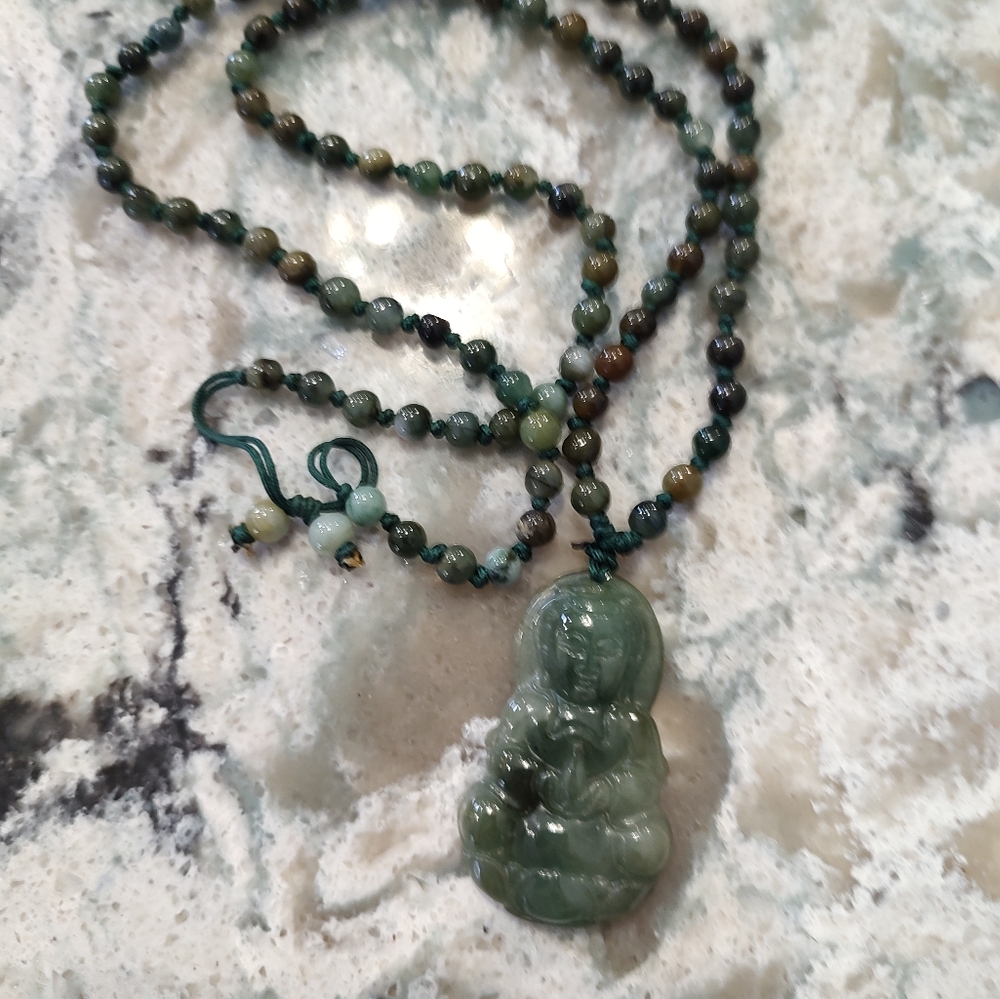 Jade Buddha necklace - Picture 3 of 4
